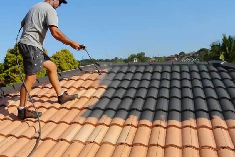 Comparing Asphalt Shingles vs. Metal Roofing for Replacements